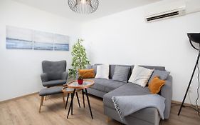 Top Floor Sunset Apartment