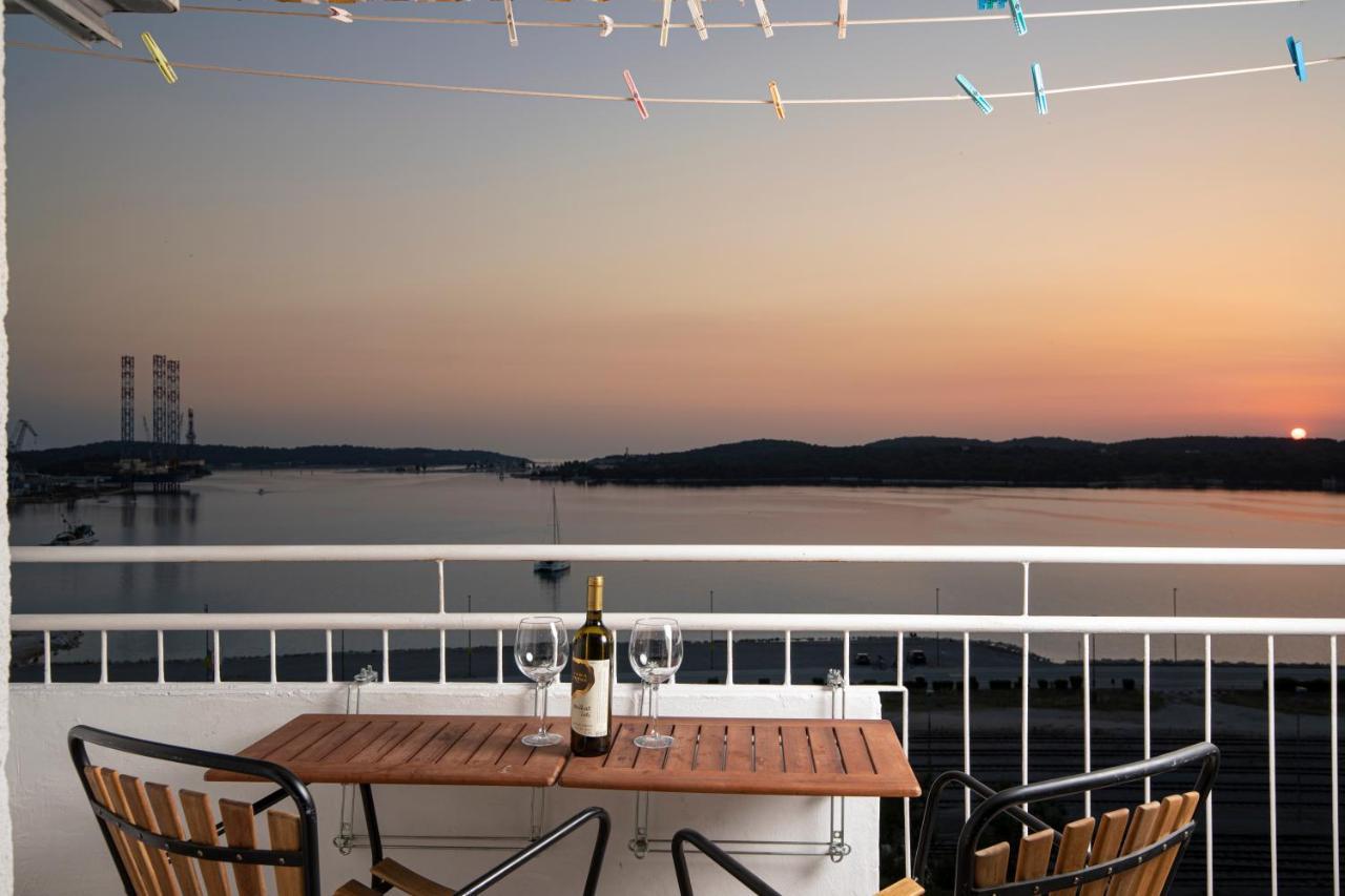 Top Floor Sunset Apartment Póla Kültér fotó